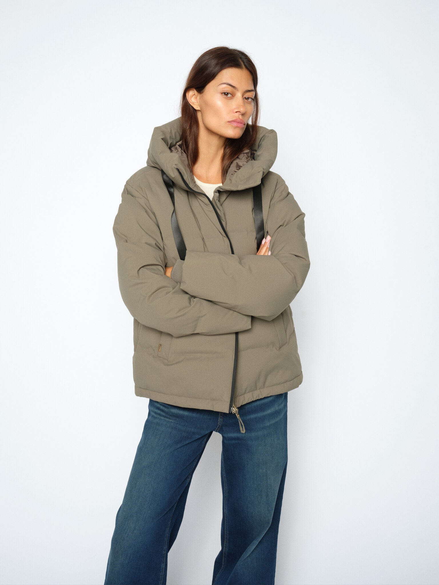 Modelshot / Dusty Olive / Detail